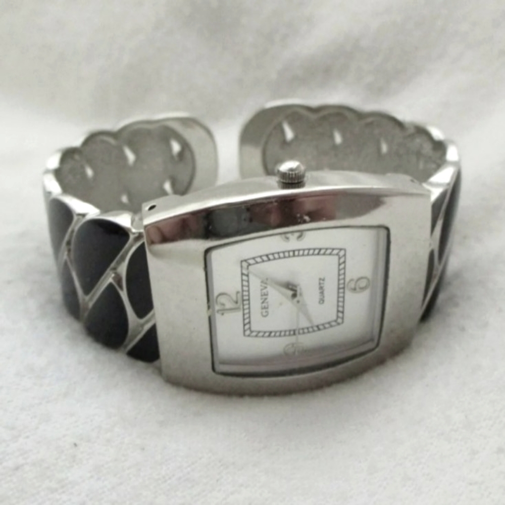 SALE, WOMENS GENEVA QIARTZ, BANGLE CUFF WATCH! ☆☆3 FOR $25☆☆